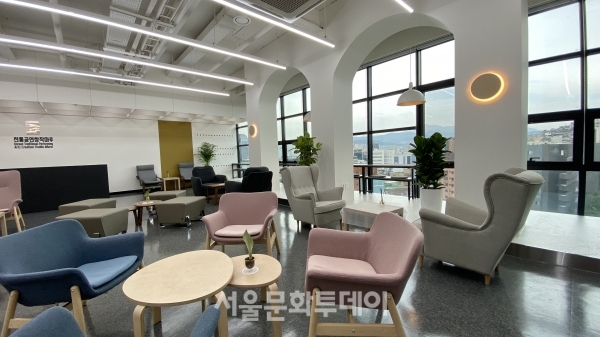 전통공연창작마루 라운지 전경