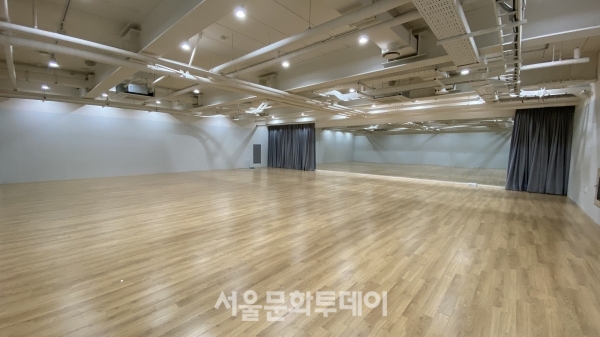 전통공연창작마루 대연습실 내부