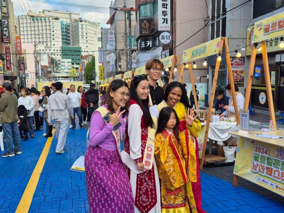 Glocal Culture in (People) Namsan Festival