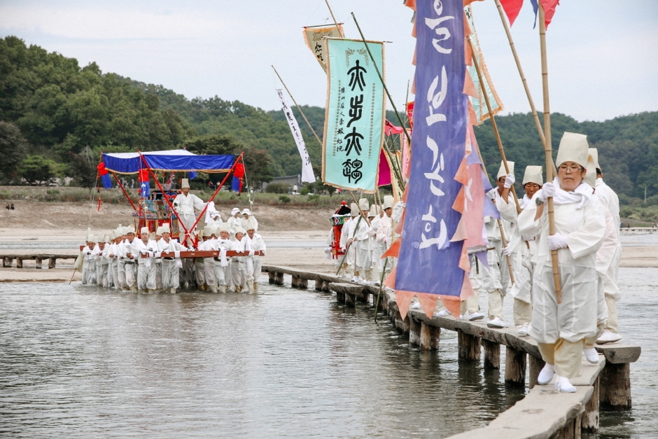 Yeongju Museom Single-log Bridge Festival