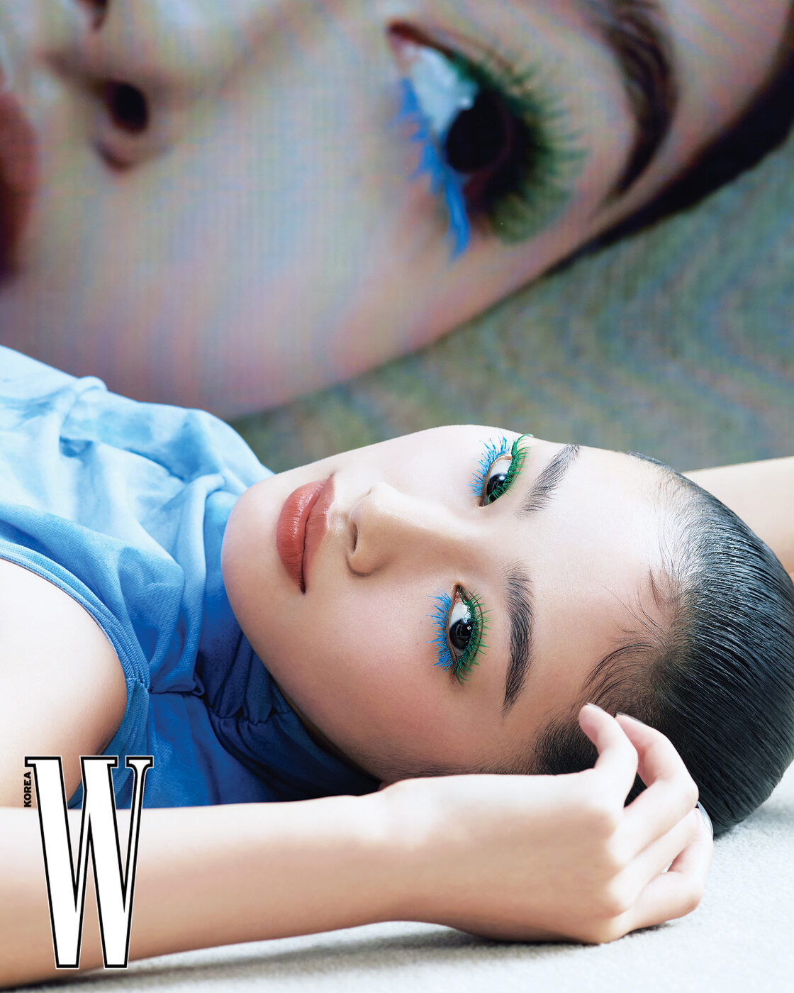 Eye makeup featuring blue and green, the trend makeup of 2025