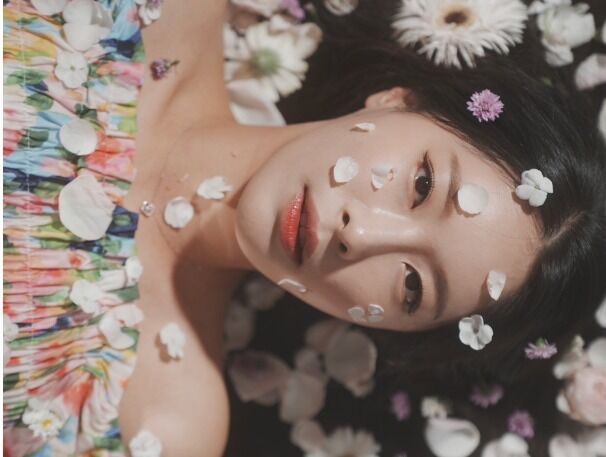 A lively K-beauty makeup look completed with jelly glow and a cream blush