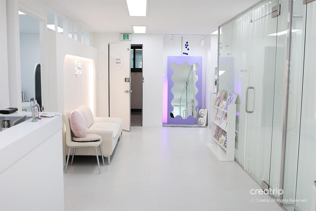 A clean interior and consultation area in a personal color analysis studio.