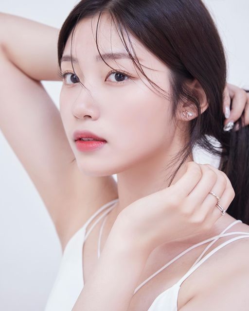 Busan Makeup Seomyeon Makeup 𝐌𝐔𝐏𝐒𝐘 on Instagram: "Daye also meomssi 💗💗 Meomssi princess makeup idol makeup Meomssi 👸🏻 💓Same-day reservations available💓 . . For bright, fair skin expression, the signature lashes are meomssi 💜💜 The princesses all say they get addicted,.,,,, Come see meomssi to get prettier and heal ...