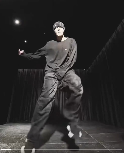 BTS Jungkook explosive one-foot spin dance video; in 14 seconds fans and the original artist were stunned [K-EYES]