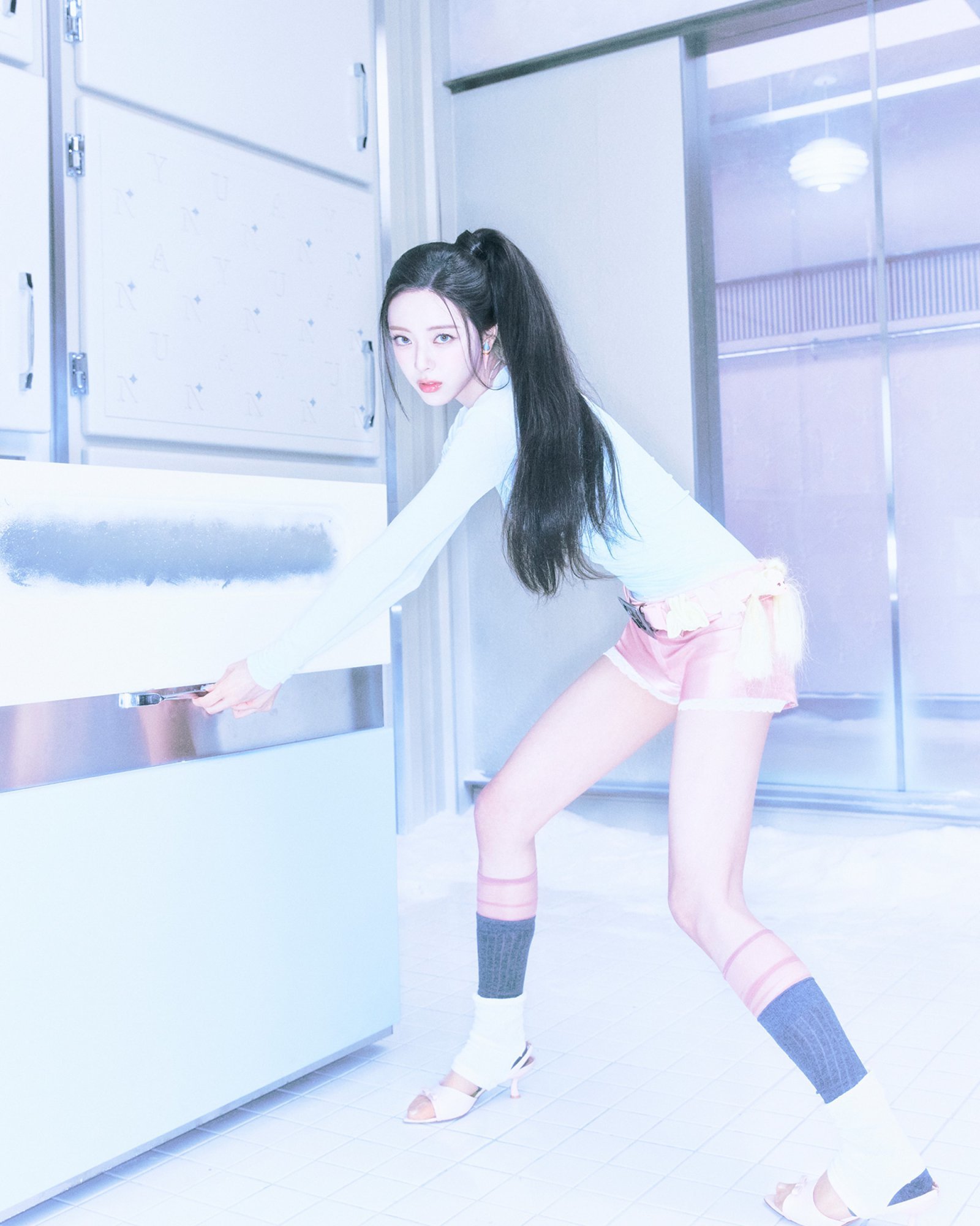 ITZY 유나 ‘Ice Cream’ MV 포토 2 (2).jpg