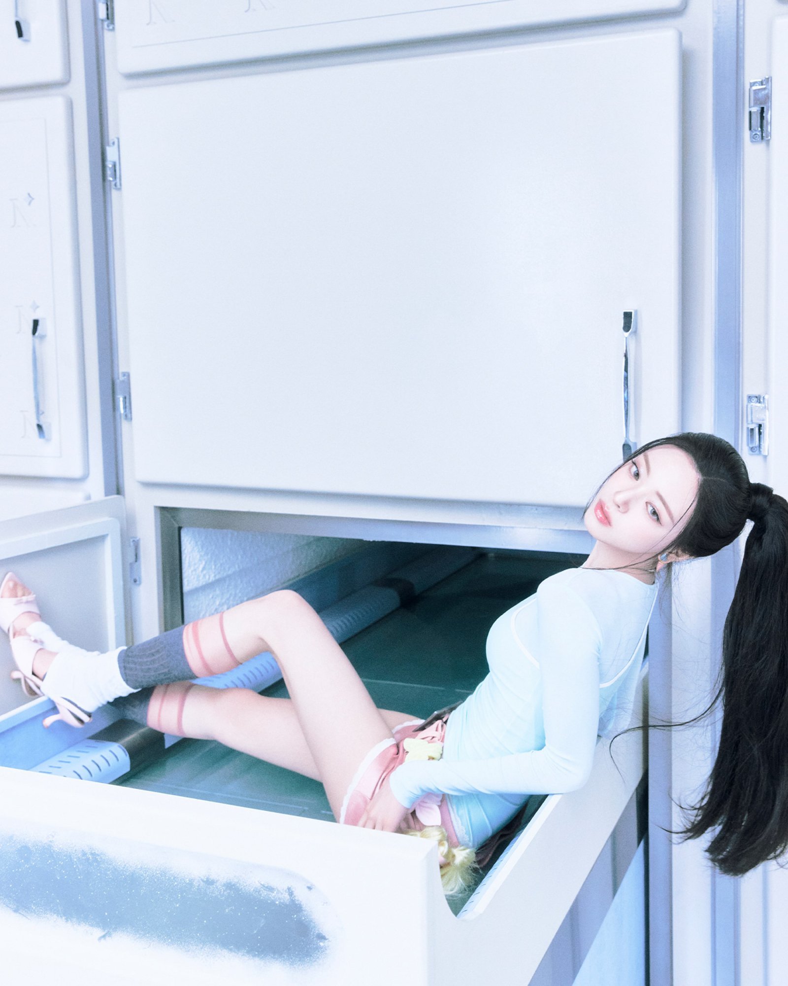 ITZY 유나 ‘Ice Cream’ MV 포토 2 (3).jpg