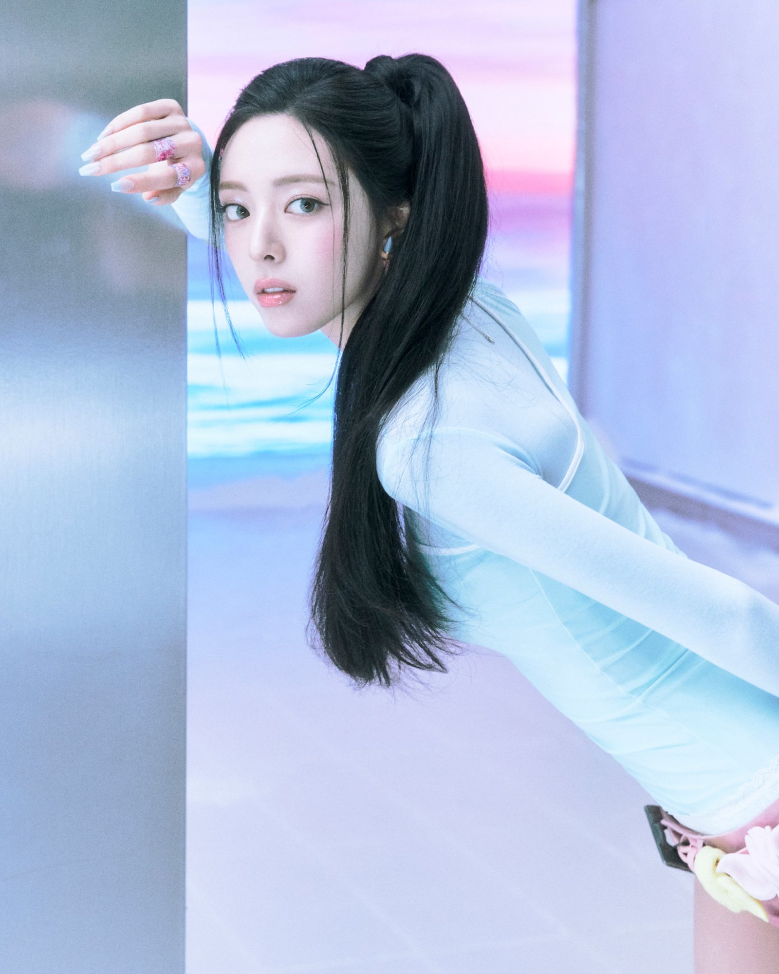 ITZY 유나 ‘Ice Cream’ MV 포토 2 (4).jpg