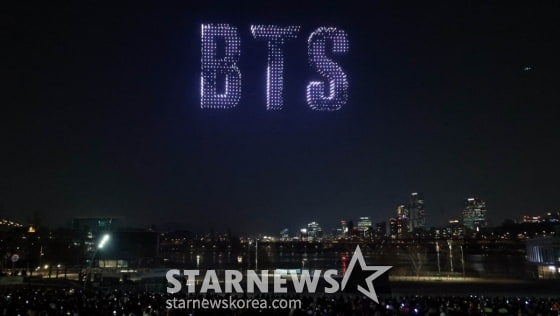 그룹 방탄소년단(BTS) 진, RM, 슈가, 제이홉, 태형, 지민, 정국이 정규 5집 '아리랑(ARIRANG)'을 발매하고 20일 오후 서울 뚝섬한강공원에서 'BTS 컴백 드론 라이트쇼'가 진행되고 있다.  2026.03.20 /사진=임성균 tjdrbs23@