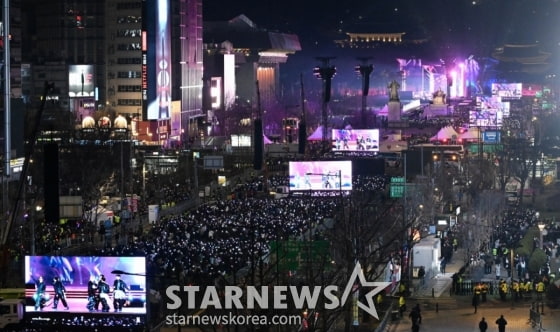 방탄소년단 광화문 인파, 26만 아닌 10만4000명…"하이브·서울시 추산 결과" [BTS 歌 아리랑]