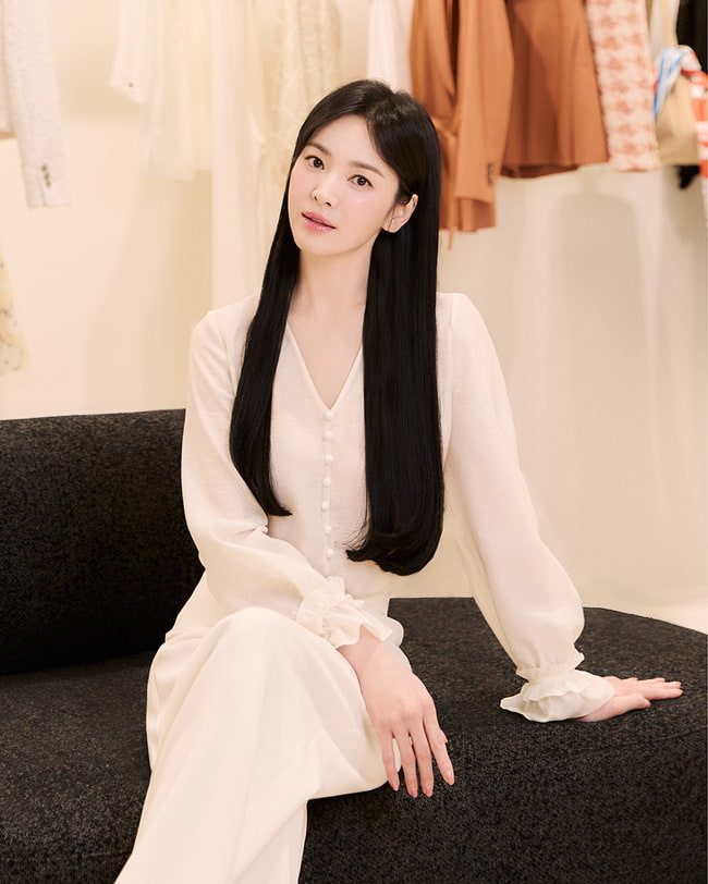 송혜교, 숏컷 아니었나? 46세 안 믿기는 뱀파이어의 우아한 미모