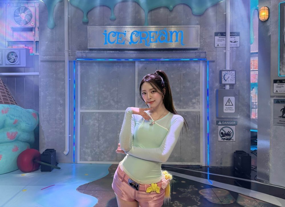ITZY 유나, 솔로 데뷔 무대…달콤한 매력 발산