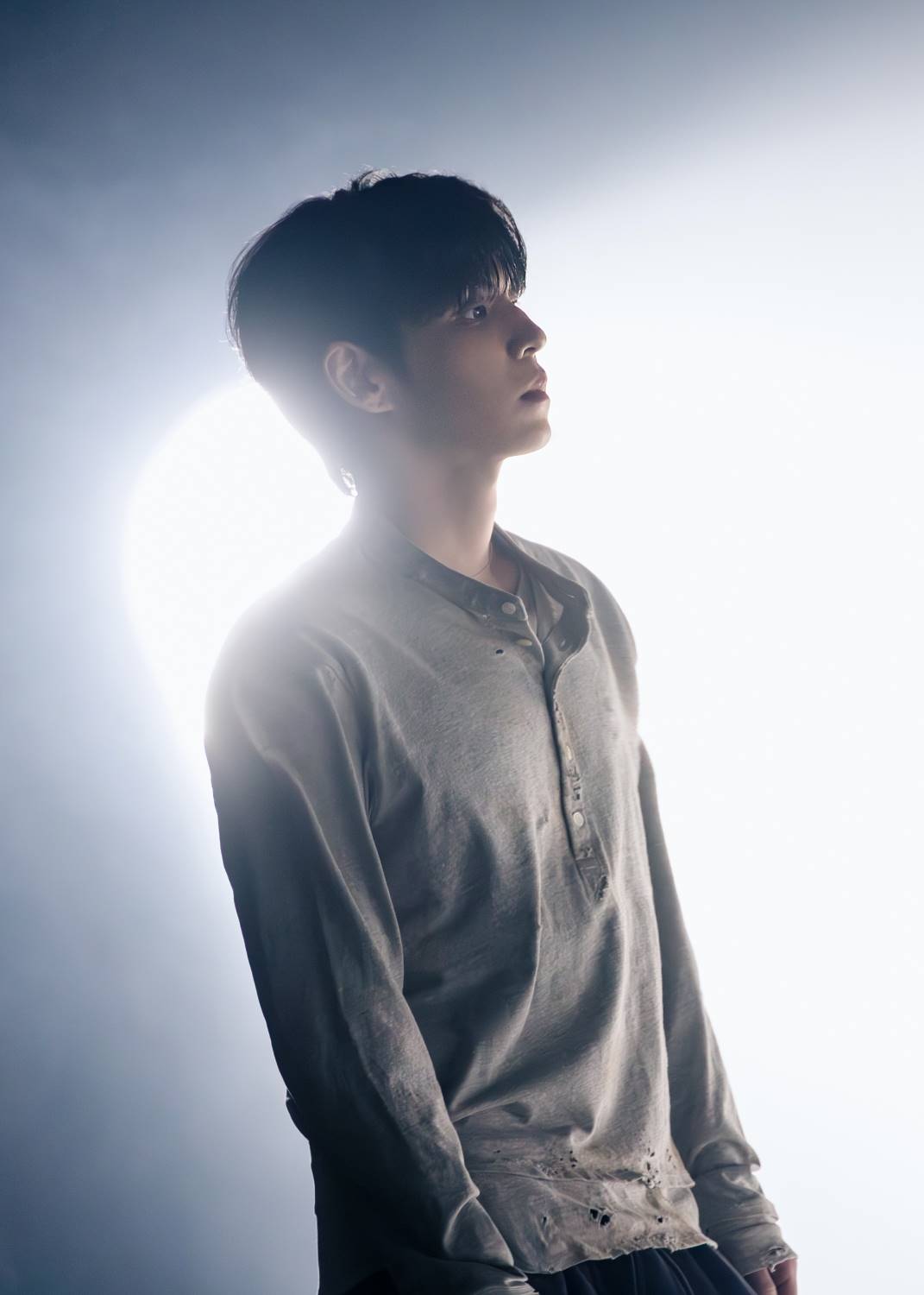 DAY6 원필, 우수에 젖은 눈빛…'사랑병동' 뮤비 비하인드 컷 공개