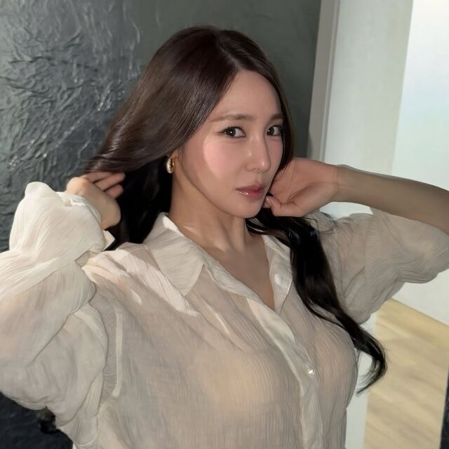 '변요한♥' 티파니, 결혼하더니 더 과감...청순 보다 시스루