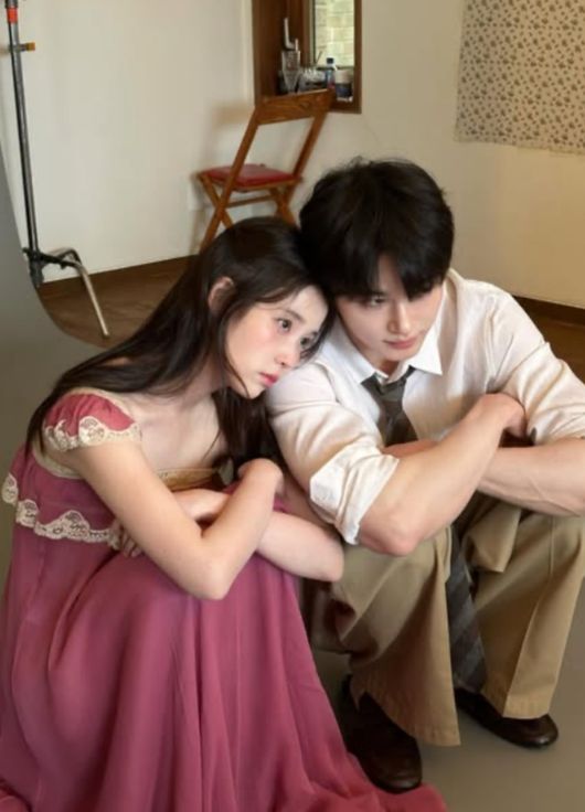 "♥이종석 눈 감아…" 아이유X변우석, 카메라 뒷모습도 '21세기 대군부인' 과몰입 유발
