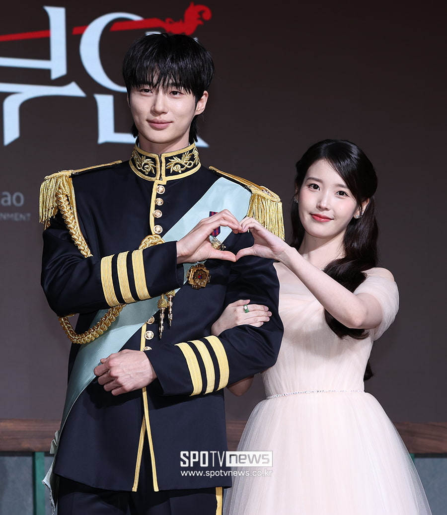[포토S] 변우석-아이유, '설레는 키 차이'
