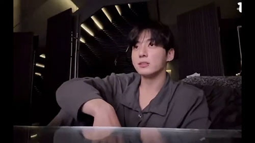 BTS 정국, '손가락 욕' 논란 입 열었다…"사과는 하지만 잘못 아냐"
