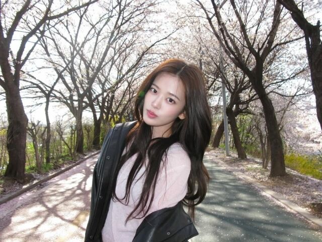 안유진, 엄마가 찍어준 여친짤 공개…"이런 딸이면 매일 흐뭇"