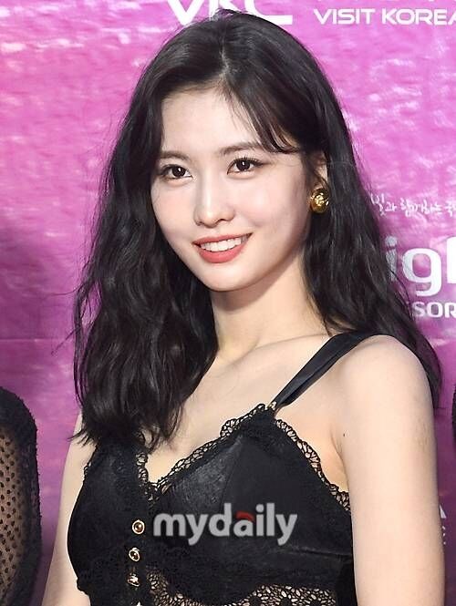 '혹사 논란' 나올 만하네…트와이스 모모, 월드투어 중 결국 치아 발치까지