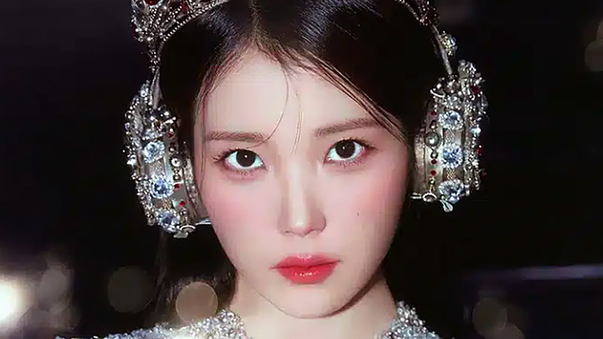 바퀴벌레 단칸방서 '130억 현금' 결제…아이유가 조롱을 '환수'한 방식