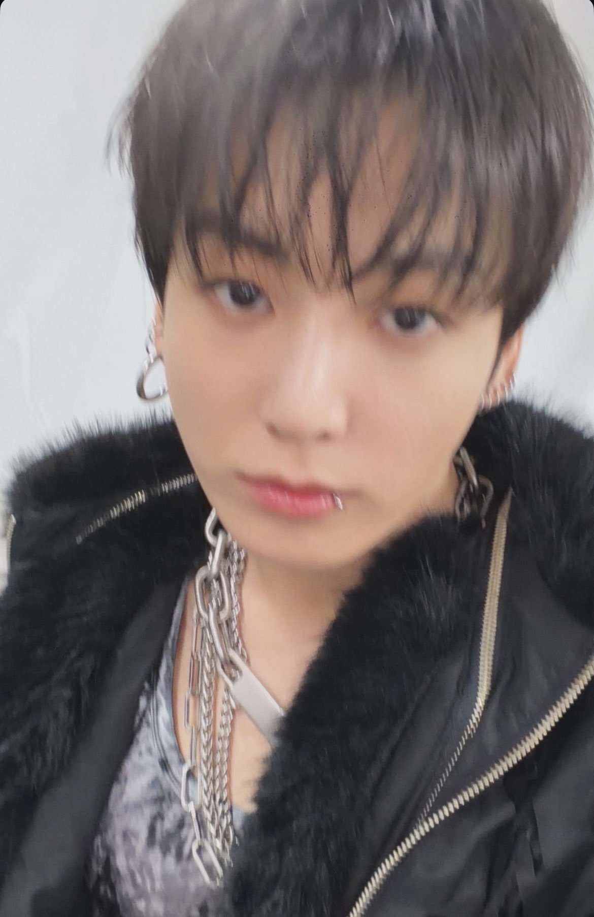 BTS 정국, 공연 끝나자 "배고파"…시무룩 셀카에 팬심 '심쿵' [SD셀픽]
