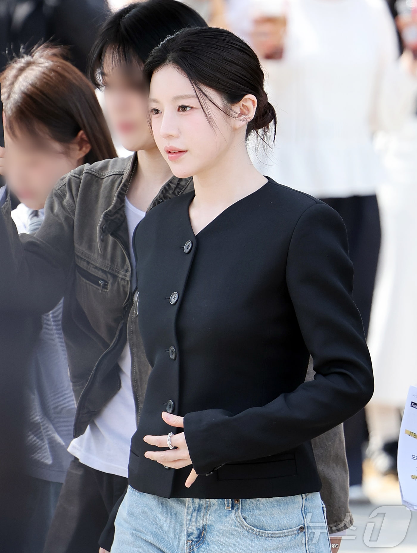 고윤정, 멀리서도 빛나는 미모