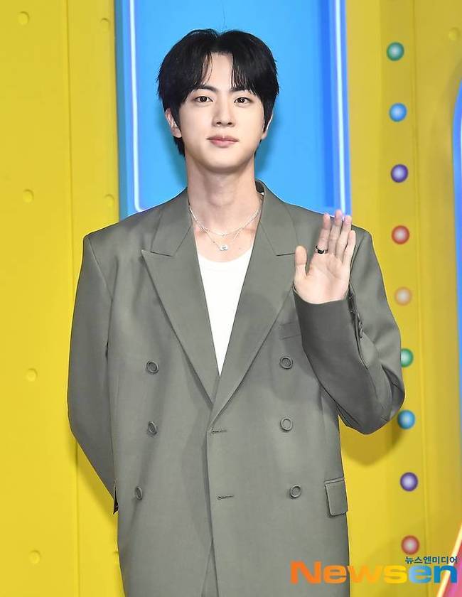 방탄소년단 진, 홀로 앨범 크레딧 빠진 이유 "당시엔 최선의 선택"