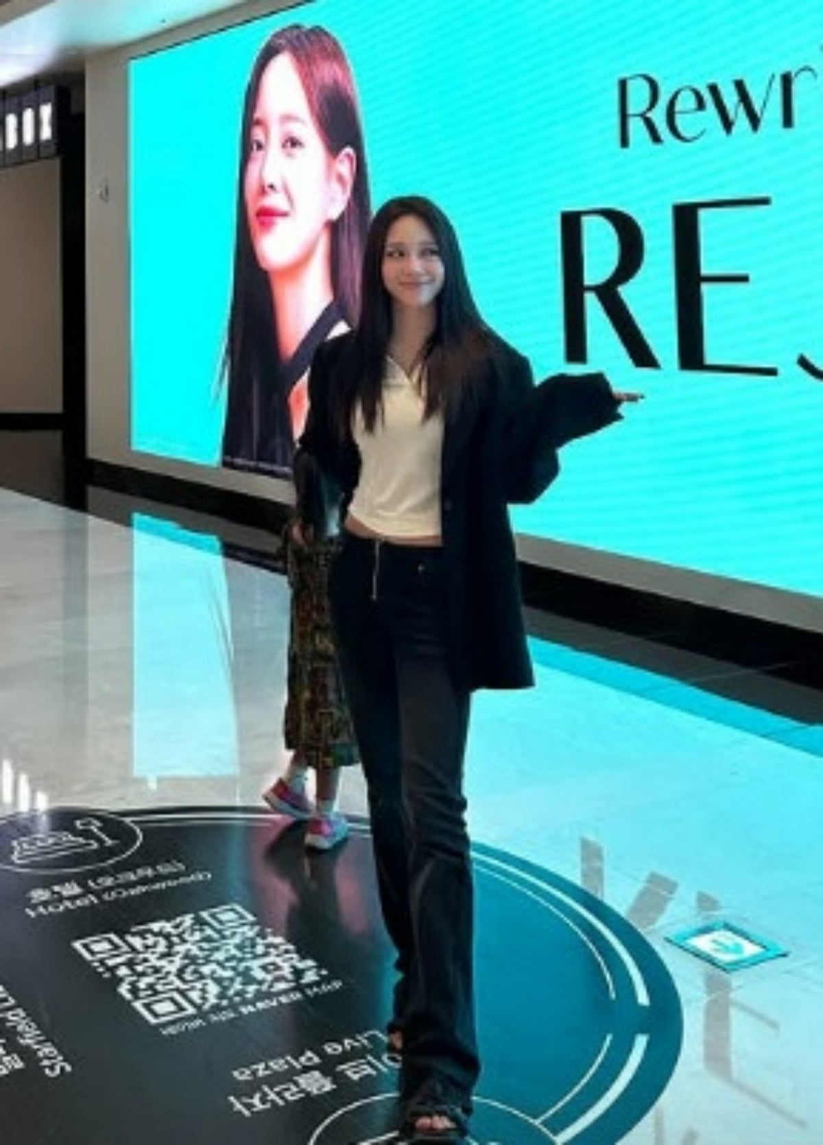김세정, 유튜브서 "제일 달라진 멤버" 말 나오더니…10등신 얼굴 실화인가