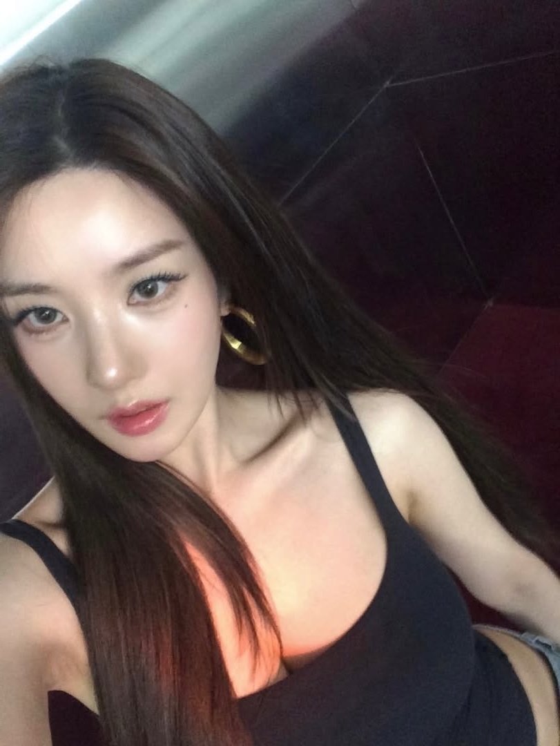 Kwon Eun-bi’s daring back… Looks like “Waterbomb” will cause a stir again this summer [DA★]