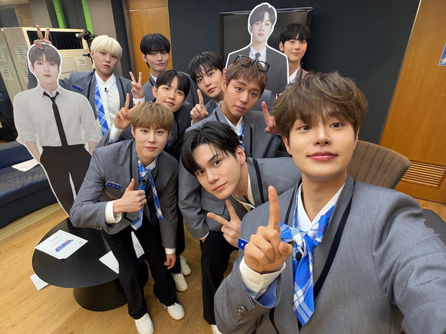 7년만 다시 뭉친 워너원, 장항준 감독 등장에 일순간 공손 (워너원고)
