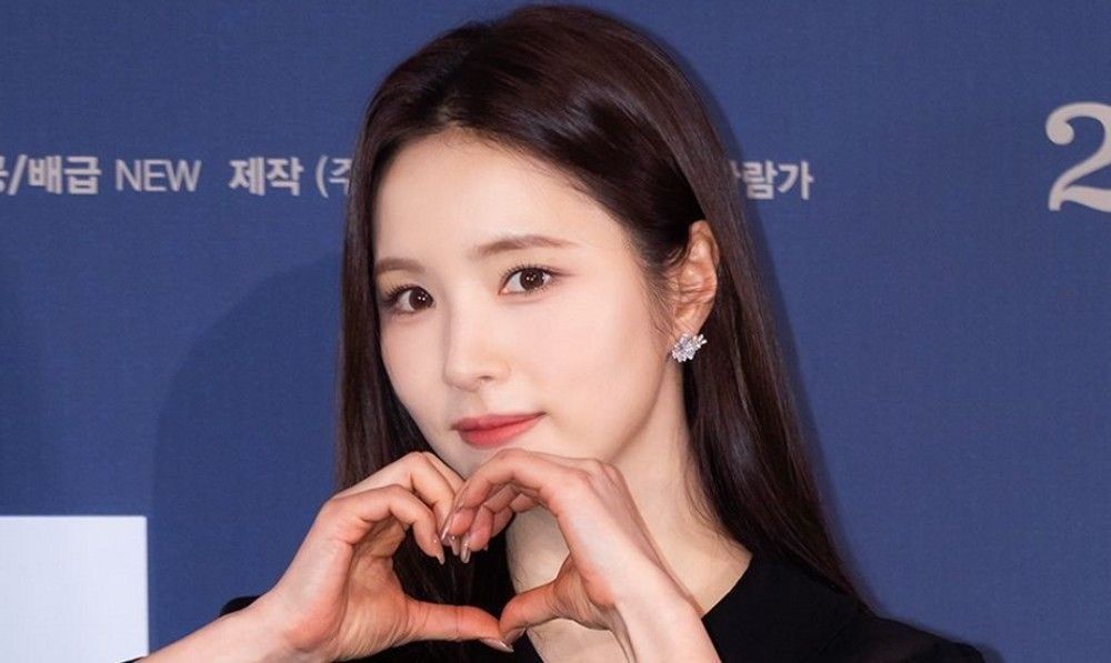 신세경, 시끌한 '백상 조연상 수상' 후 올린 사진…"진심으로 축하드립니다" [RE:스타]