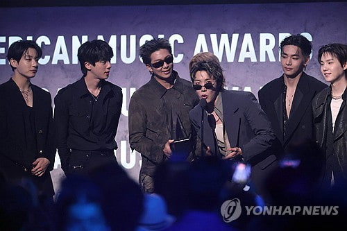 [2보] BTS, '아메리칸 뮤직 어워즈'서 통산 두 번째 대상