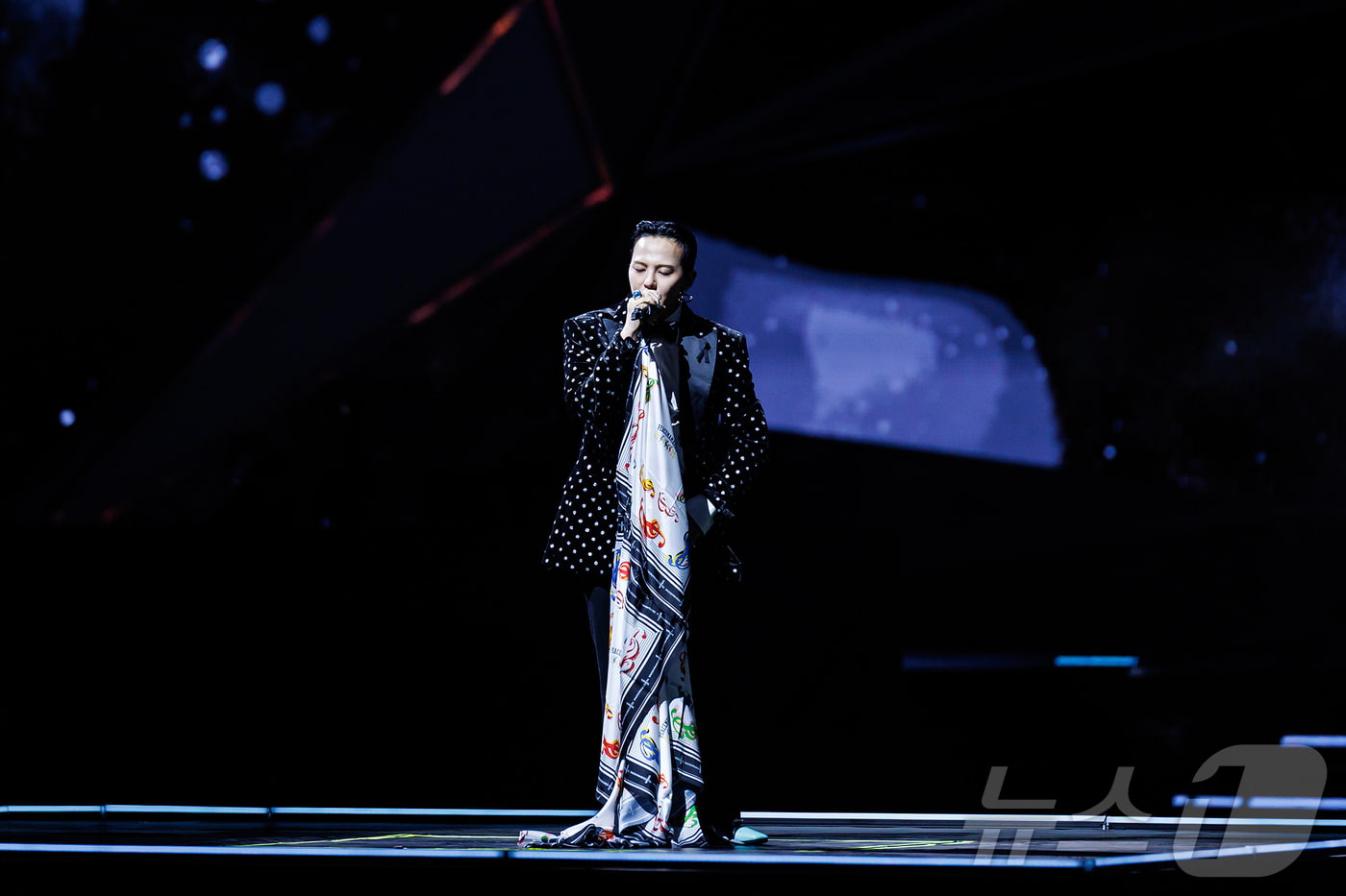 "G-Dragon’s Ad Fees Are Overwhelming"... Park Bo-gum at 1.2 billion won, Kim Yuna at 1 billion won—“Top Star Pay” Revealed