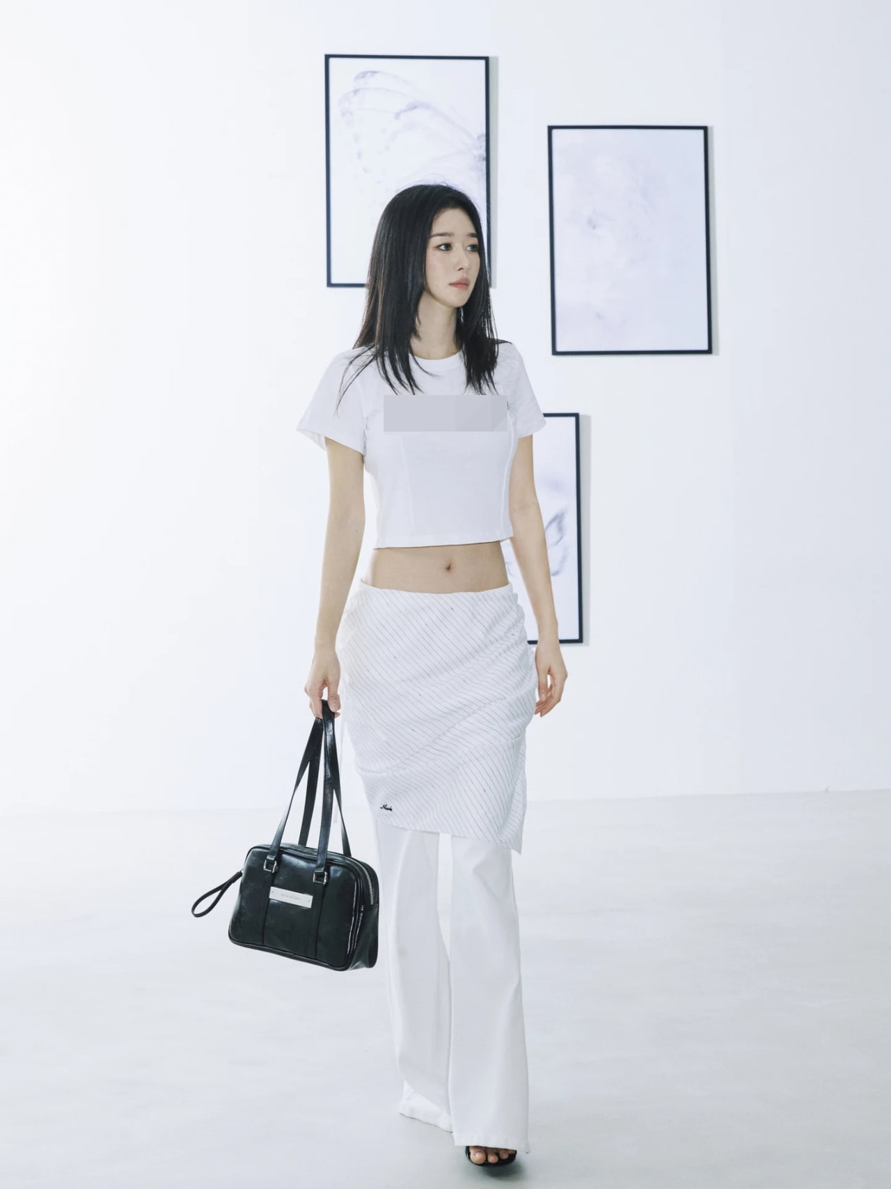 서예지, 골반 라인 무슨 일?…크롭탑에 드러난 개미허리