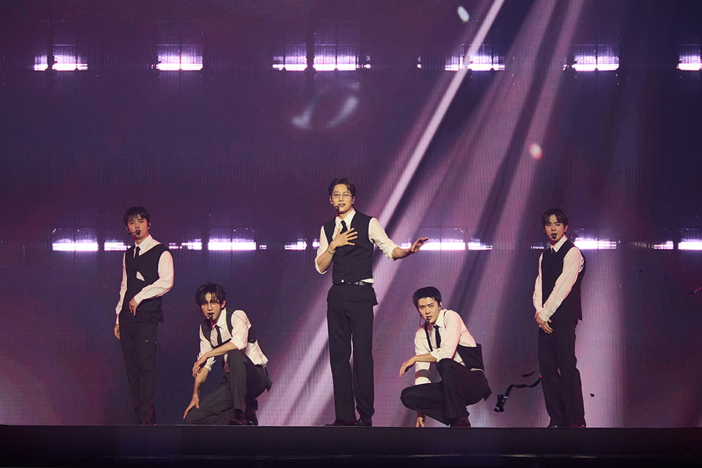 EXO’s Sixth Solo Concert Tour Afloat… “Sold-Out Relay” Record