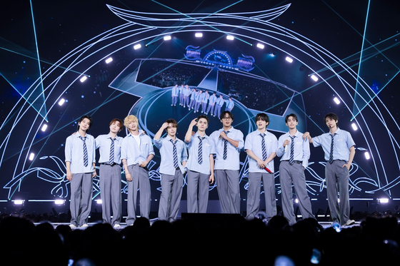 영원 약속한 세븐틴, 18만 日캐럿들과 호흡