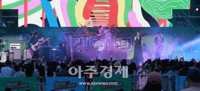 [포토] 멋진 공연 선보이는 자우림 (2026 코리아 메모리얼 페스타)