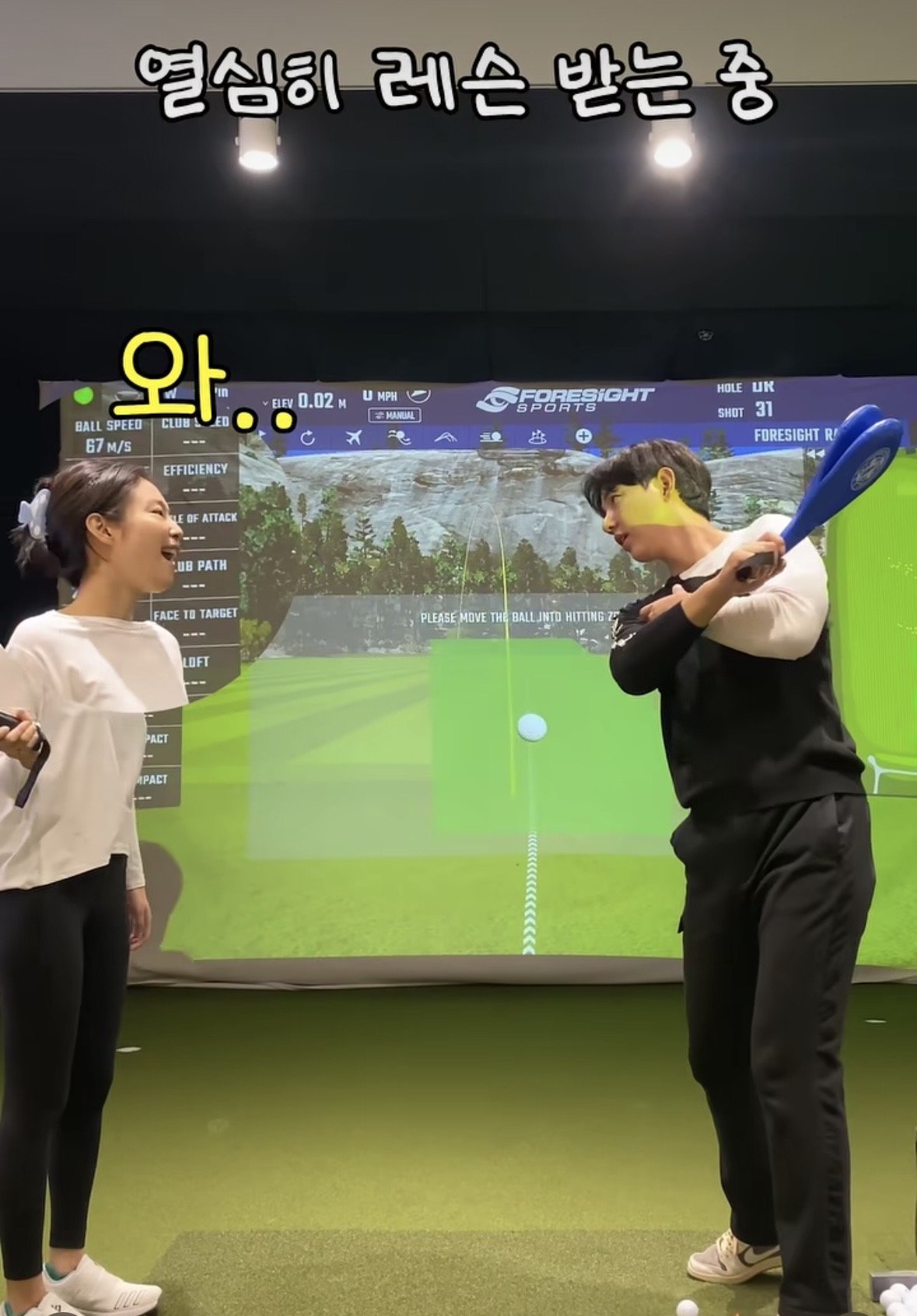 제니의 새 취미는 골프…레슨부터 필드 라운드까지