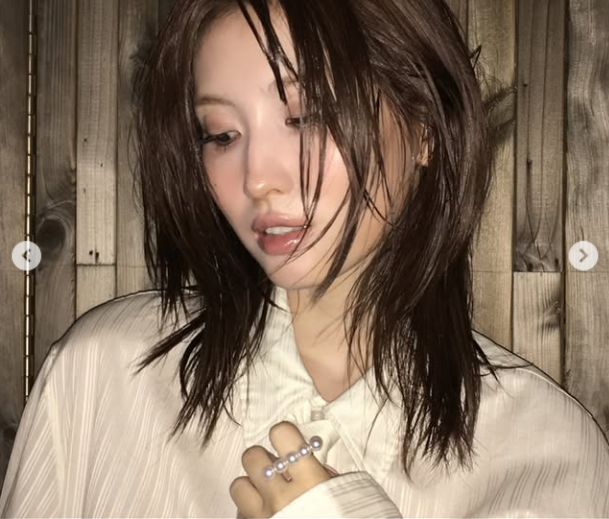 "인형 머리가 젖었네"…모모, '청순' 소녀에서 '고혹'여인으로