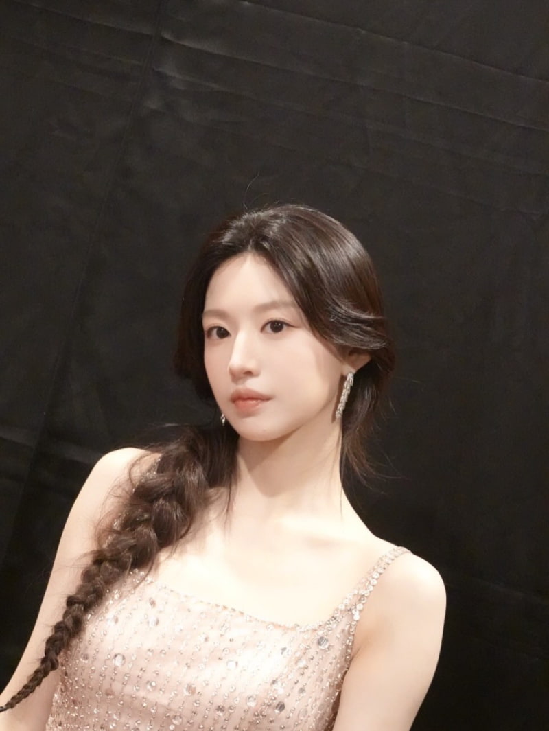Go Yoon-jung, I thought it was a doll… Dress that turned the ceremony upside down [IS High Cut]