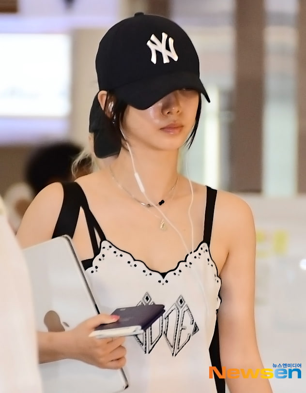 출국장 카리나, 카리스마 눈빛 [포토엔HD]