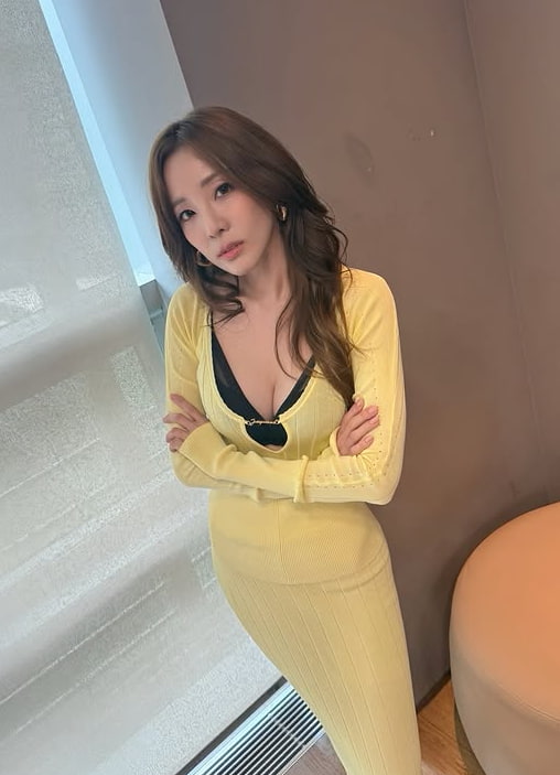 Sandara Park… Is Her Figure This Good? A Bare-Bones Line But Glamorous