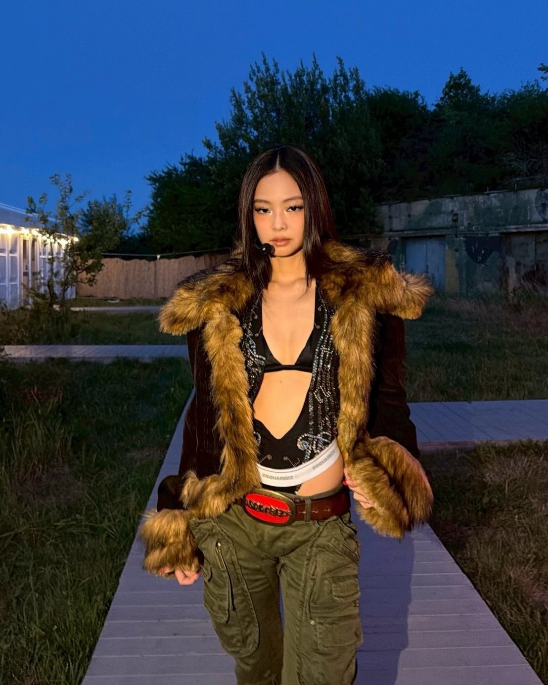 Jennie Reveals Underwear in a Bold Fashion… Daring Festival Look [N-SHOT]