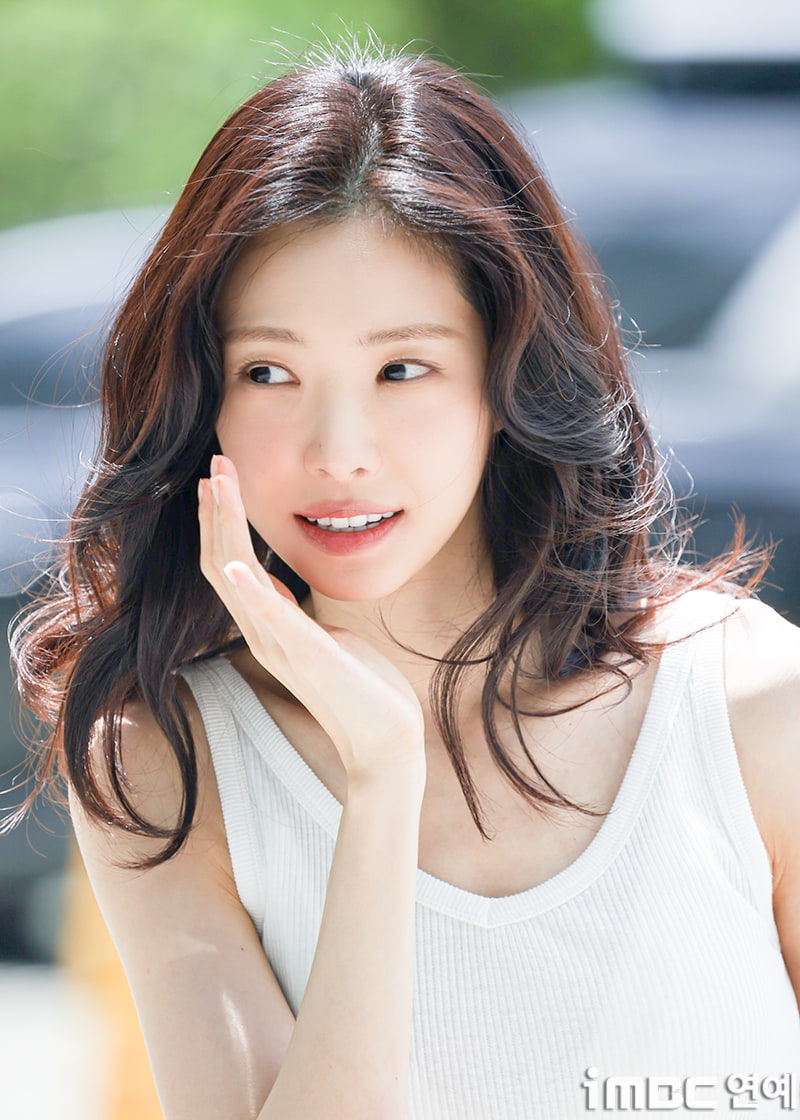 [Photo] Son Na-eun, whisper-quietly, gently