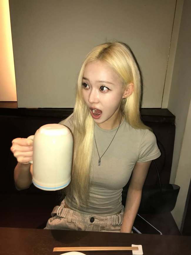 에스파 윈터, 뼈말라인데 선명 복근…얼굴만한 맥주잔 들고 러블리 인증샷