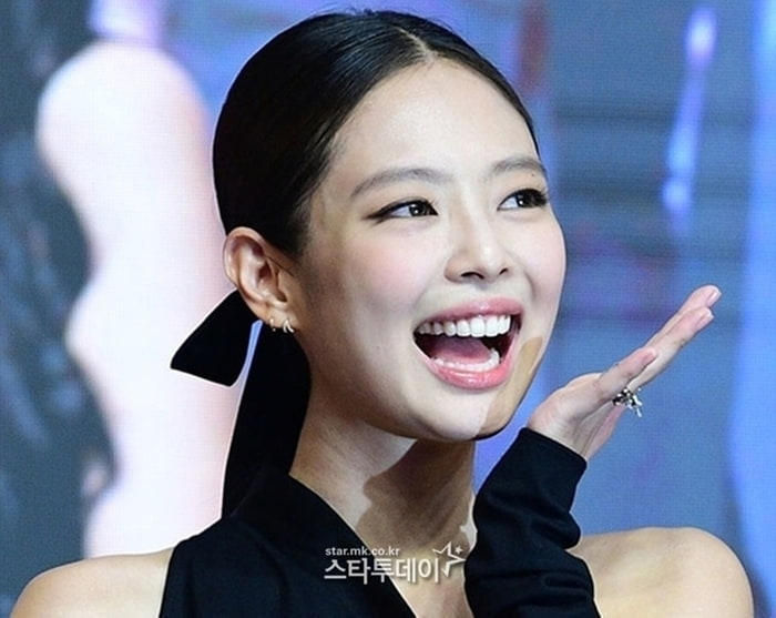 제니, 빌보드 라디오 차트 뚫었다…'골든' 이어 K팝 두 번째 1위