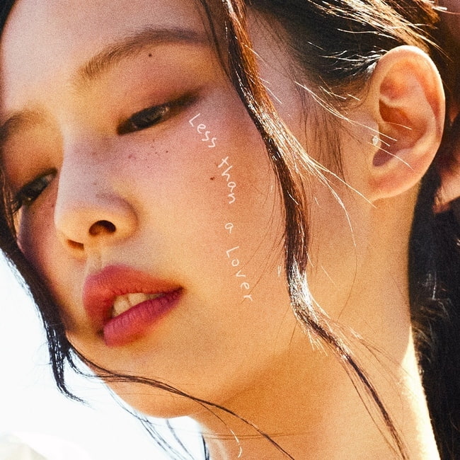 제니, 방송 출연 없이 '엠카' 1위…국내외 차트 석권
