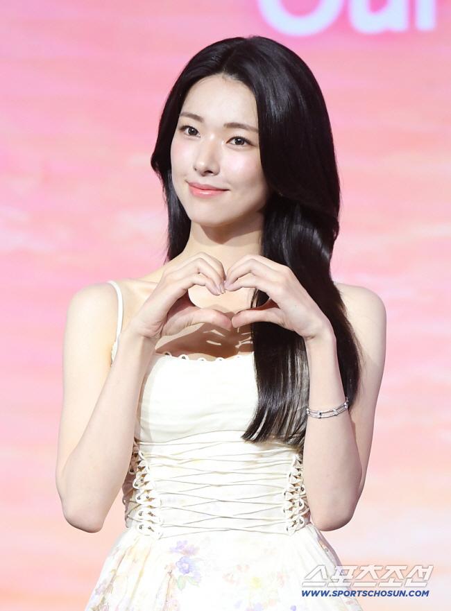 Ha-young was born into a fourth-generation family of doctors… “My great-grandfather opened Hanyang’s first Western medical clinic”