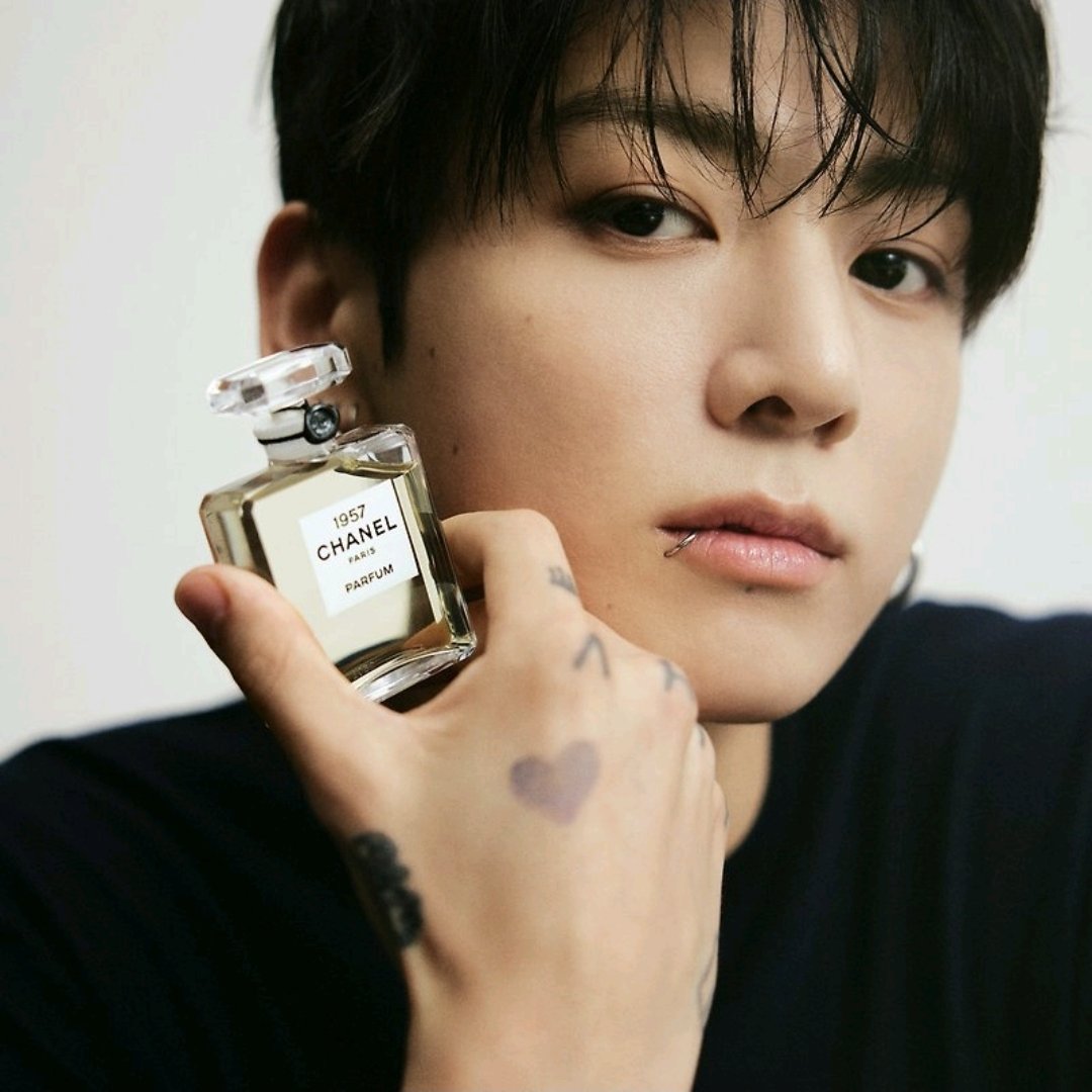 BTS 정국, 샤넬 향수도 통했다…'1957' 글로벌 품절 행렬
