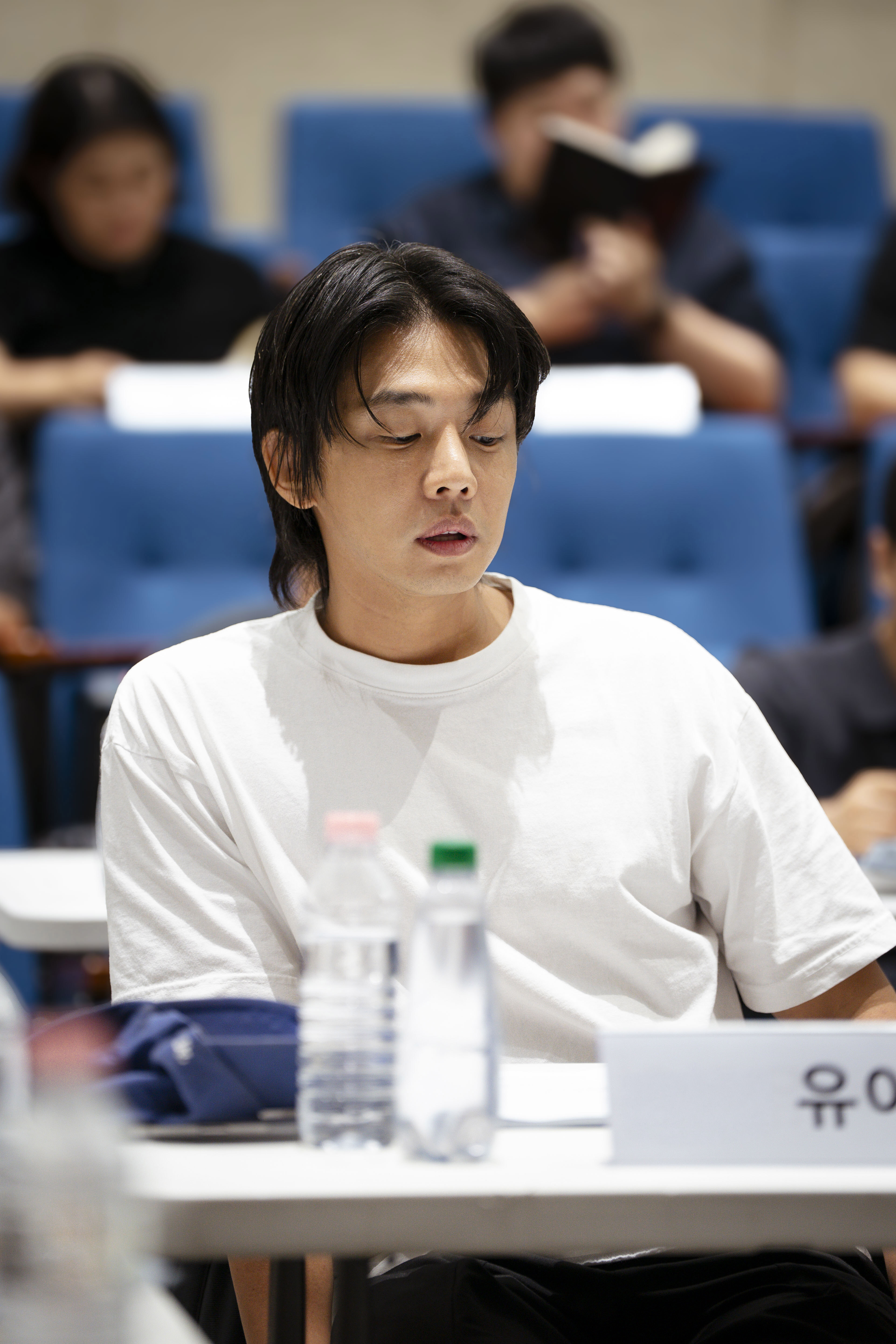 Yoo Ah-in’s Return Officially Confirmed… Jang Jae-hyun’s ‘Vampire’ Script Reading ‘Captured’